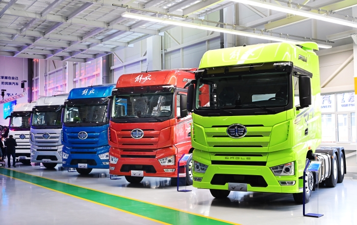 FAW-TRUCKS-ALL-COLORE-02.webp